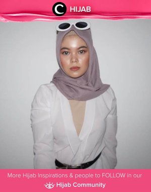 Jangan segan menambahkan aksesoris pada hijabmu untuk tampilan yang lebih outstanding!  Simak inspirasi gaya Hijab dari para Clozetters hari ini di Hijab Community. Image shared by Clozetter @Lylasabine. Yuk, share juga gaya hijab andalan kamu.