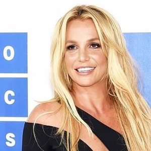 Finally, after 9 year since her last performance at MTV Music Award, Britney Spears did her come back in 2016!
#ClozetteID #entertainment 
Photo from usmagazine.com ( Jamie McCarthy/Getty Images)