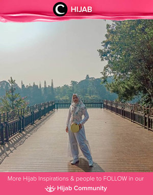 White on white with a touch of yellow. Image shared by Clozetter @grandysmawarni. Simak inspirasi gaya Hijab dari para Clozetters hari ini di Hijab Community. Yuk, share juga gaya hijab andalan kamu.