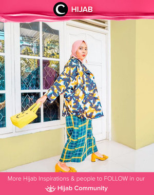 Clozetter @rizunaswon idea for today's outfit: pattern on pattern but in vibrant colour! Simak inspirasi gaya Hijab dari para Clozetters hari ini di Hijab Community. Yuk, share juga gaya hijab andalan kamu.