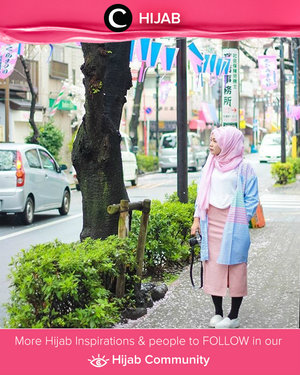 Blue and pink pastel are the color of the year by Pantone. Do you like it, Clozetters? Simak inspirasi gaya di Hijab Update dari para Clozetters hari ini di Hijab Community. Image shared by Clozetter: mellarisya. Yuk, share juga gaya hijab andalan kamu bersama Clozette.