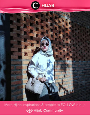 Don't let the shadows of yesterday spoil the sunshine of tomorrow -Unknown-. Simak inspirasi gaya Hijab dari para Clozetters hari ini di Hijab Community. Image shared by Clozetter: @zeynolivia. Yuk, share juga gaya hijab andalan kamu