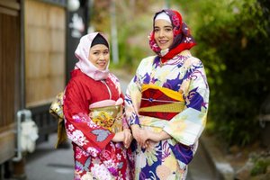 Libur ke Jepang Makin Seru dengan Hijab Kimono 