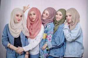 Yuk, Intip Gaya Fashion Hijab Ala Hijabers Asal Thailand, Miror Bersaudara!