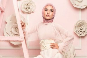 Intip Bocoran Tren Busana Hijab 2018 Ala Medina Zein 