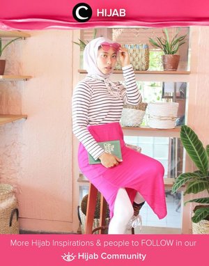 Untuk kamu yang sedang mencari inspirasi kombinasi putih dan pink, gaya hijab ala Star Clozetter @RimaSuwarjono ini sepertinya cocok untuk ditiru. Simak inspirasi gaya Hijab dari para Clozetters hari ini di Hijab Community. Yuk, share juga gaya hijab andalan kamu.