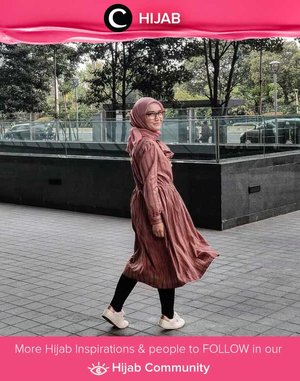 "What is important in a dress is the woman who is wearing it" - Yves Saint Laurent. Simak inspirasi gaya Hijab dari para Clozetters hari ini di Hijab Community. Image shared by Clozetter @Ellynurul. Yuk, share juga gaya hijab andalan kamu. 