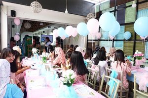 Hai Bandung!
Spesial di Hari Sabtu yang cerah ini bertepatan dengan Chinese New Year Clozette berkumpul dengan teman-teman blogger Bandung untuk ngobrol cantik dengan #freshlookid ,  @debbypermata, dan  @megamelianty 
#freshlookid 
#freshselfielookBDG 
#clozetteid