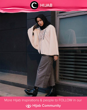 Completed her monochrome look with touch of boho for her top, culotte pants and boots. Simak inspirasi gaya Hijab dari para Clozetters hari ini di Hijab Community. Image shared by Clozetter: ghumaydha. Yuk, share juga gaya hijab andalan kamu