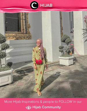 Clozetter @finaaudia29 menambahkan belt bag berwarna shocking pink untuk mewarnai penampilannya. Yay or YAY? Simak inspirasi gaya Hijab dari para Clozetters hari ini di Hijab Community. Yuk, share juga gaya hijab andalan kamu.