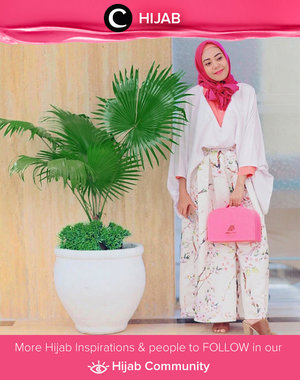 Pink and white nuance. She's wearing kimono top and loose pants for a formal and comfy look. Simak inspirasi gaya Hijab dari para Clozetters hari ini di Hijab Community. Image shared by Clozetter @zilqiah. Yuk, share juga gaya hijab andalan kamu