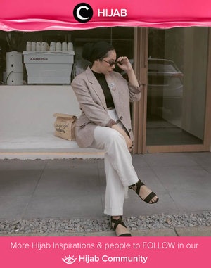 Another post from Clozette Ambassador @ladyulia to start the week. This time, she looks chic in business style!  Simak inspirasi gaya Hijab dari para Clozetters hari ini di Hijab Community. Yuk, share juga gaya hijab andalan kamu.