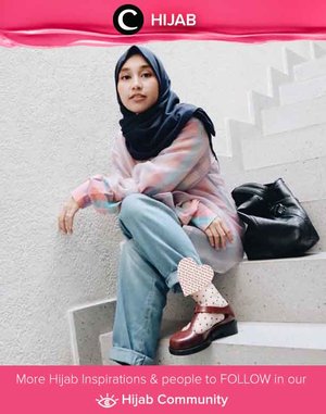 If you want to wear black hijab, make sure the other stuff are colorful! Image shared by Clozetter @andinara. Simak inspirasi gaya Hijab dari para Clozetters hari ini di Hijab Community. Yuk, share juga gaya hijab andalan kamu.