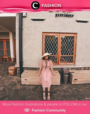 Clozette Ambassador @wulanwu in big hat and vintage dress. Perfect for today's weather isn't it? Simak Fashion Update ala clozetters lainnya hari ini di Fashion Community. Yuk, share outfit favorit kamu bersama Clozette.