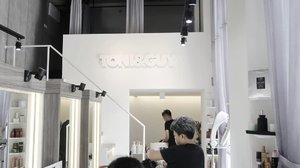 Want to have a new look to welcome 2018 or you just want to give yourself a self-pampering treatment to close this year?

We happily announce that TONI&GUY has opened a new branch in Colony 6 Kemang. 
#clozettecrew have tried the @kerastase_official treatment there and we absolutely love it!

To mark the opening of @toniandguykemang, they have a special discount up to 50% for various services until 31 December 2017.
#ClozetteID #Beauty #HairTreatment