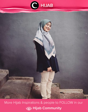 Star Clozetter @rhialita sedang mencoba memakai kerudung dengan cara baru yang lebih klasik dan menutupi dada. Bagiamana menurutmu, Clozetters? Simak inspirasi gaya Hijab dari para Clozetters hari ini di Hijab Community. Yuk, share juga gaya hijab andalan kamu.   