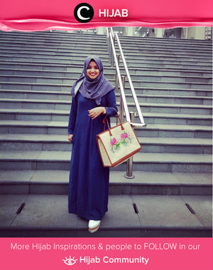 SImple outfit: navy long dress, polkadot hijab, and sneakers. Simak inspirasi gaya Hijab dari para Clozetters hari ini di Hijab Community. Image shared by Clozetter: @alvisyukrina. Yuk, share juga gaya hijab andalan kamu 