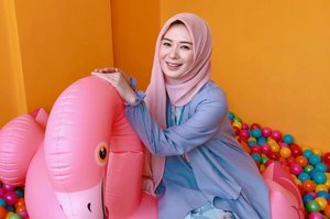 Inspirasi Model Hijab Simpel Ayana Jihye Moon yang Bisa Kamu Tiru Untuk Gaya Sehari-hari - Stylo.ID