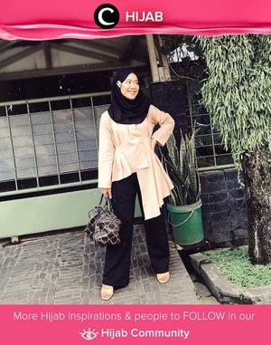 Yya, it's friday! Masih bingung ingin pakai baju apa weekend ini? Coba tiru style Star Clozetter @fazkyazalicka dengan paduan warna cerah dan hitam seperti ini. Simak inspirasi gaya Hijab dari para Clozetters hari ini di Hijab Community. Yuk, share juga gaya hijab andalan kamu.  