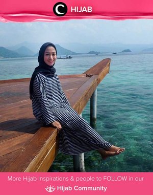Long dress berbahan kaos bisa jadi pilihan outfit yang nyaman untuk menghalau panasnya udara tepi laut. Pilih yang bermotif atau berwarna gelap agar tak memperlihatkan lekuk tubuhmu. Simak inspirasi gaya Hijab dari para Clozetters hari ini di Hijab Community. Image shared by Clozetter @she_wian. Yuk, share juga gaya hijab andalan kamu.  
