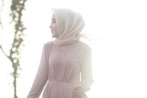 Jilbab Organza Hadirkan Kemewahan dalam Berkerudung 