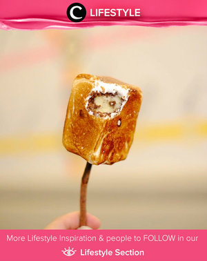 Es krim vanilla yang dilapisi chocolate flakes dan honey marshmallow cuma bisa kamu temukan di Dominique Ansel Bakery Japan. Yummy! Simak Lifestyle Updates ala clozetters lainnya hari ini di Lifestyle Section. Image shared by Clozette Ambassador: @chikastuff. Yuk, share makanan favorit kamu bersama Clozette.