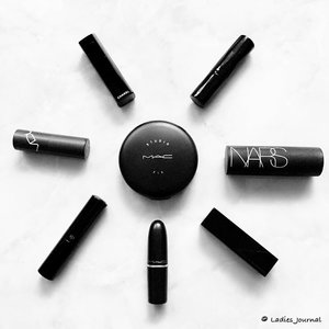 Black squad! Mau tahu apa saja makeup dengan packaging menarik alias "social media-able"? Lihat koleksi Clozetters yuk di sini http://bit.ly/clozettemakeup. Photo by #Clozette Ambassador @ladies_journal.#ClozetteIDDapatkan juga inspirasi dengan sekali klik melalui aplikasi mobile Clozette Indonesia. Download sekarang di http://bit.ly/APP-IG...#fashion #beauty #lifestyle #minimalist #ootd #wiwt #motd #flatlay #makeupflatlay #fashionflatlay #flatlayinspiration #ootdindonesia #ootdhijab #indonesiafashion #indonesialifestyle #indonesiancommunity #makeup #fashion #instagood #instalike #instamood #instadaily #lookbook #style #outfit