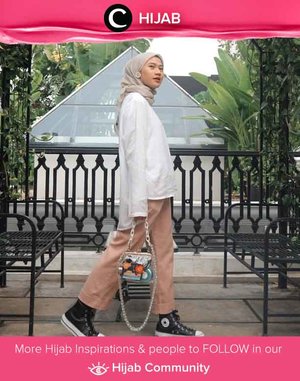 Clozetter @karinaorin follows the micro bag trend with her chic transparent bag! Meskipun keseluruhan outfit terkesan netral, tas seperti ini membuat tampilanmu lebih "stand out". Simak inspirasi gaya Hijab dari para Clozetters hari ini di Hijab Community. Yuk, share juga gaya hijab andalan kamu.