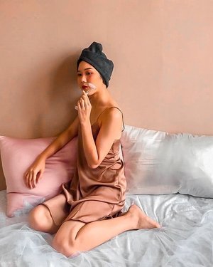 Simple me-time versi Clozetter @elgrithelaurensia : Take a shower, use jade-roller for face massage, and sleep in her comfortable bed.Download Clozette Indonesia App di Google Play dan dapatkan daily updates of Fashion, Beauty, Hijab and Lifestyle. #ClozetteID