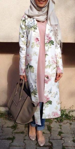 Vemale.com: Inspirasi Fashion Hijab Cantik dengan Nuansa Pink