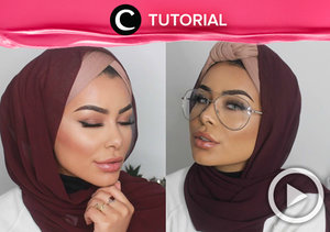 Hijab turban terkadang membuat para hijaber tidak nyaman terutama jika bagian leher terbuka. Nah, berikut ini 2 solusi gaya hijab turban yang tertutup dan bisa kamu coba http://bit.ly/2lsXORk. Video ini di-share kembali oleh Clozetter: @dintjess. Cek Tutorial Updates lainnya pada Tutorial Section.