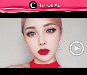 Dare to wear bold red? Here you go, a bold lips tutorial you should know: http://bit.ly/2S1YGjn . Video ini di-share kembali oleh Clozetter @ranialda. Cek juga tutorial lainnya di Tutorial Section.