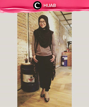 Yuk, bergaya santai di hari Sabtu dengan long cardi dan celana jogger andalan seperti salah satu Clozette Star. Simak inspirasi gaya di Hijab Update dari para Clozetters hari ini, di sini http://bit.ly/clozettehijab. Image shared by Clozetter: lisnaardhini. Yuk, share juga gaya hijab andalan kamu.