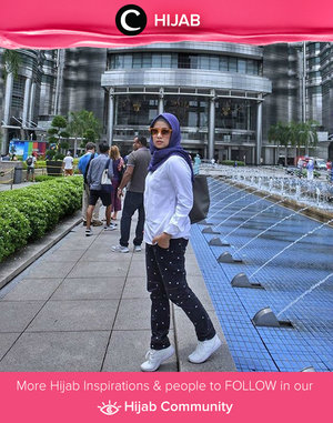  One fine day. Wearing blue shirt, pattern pants, and sneaker. Simak inspirasi gaya Hijab dari para Clozetters hari ini di Hijab Community. Image shared by Star Clozetter: @zeynolivia. Yuk, share juga gaya hijab andalan kamu 