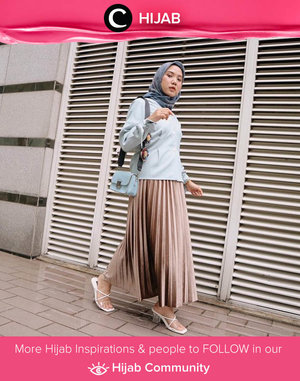 Velvet skirt selalu memberikan kesan yang mewah, bahkan dalam nuansa kasual sekalipun. Image shared by Clozetter @nabilaaz. Simak inspirasi gaya Hijab dari para Clozetters hari ini di Hijab Community. Yuk, share juga gaya hijab andalan kamu.