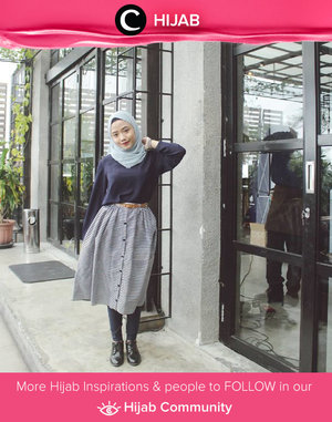 Clozetter @auliatrisakti looked preppy in sweater and striped skirt. Simak inspirasi gaya Hijab dari para Clozetters hari ini di Hijab Community. Yuk, share juga gaya hijab andalan kamu.  