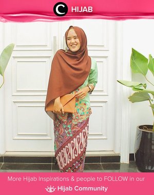 Jadilah pusat perhatian dengan mengenakan mix and match outfit Nusantara, encim khas Jakarta dengan batik Solo ini. Simak inspirasi gaya Hijab dari para Clozetters hari ini di Hijab Community. Image shared by Clozetter @RizkaWulandari. Yuk, share juga gaya hijab andalan kamu