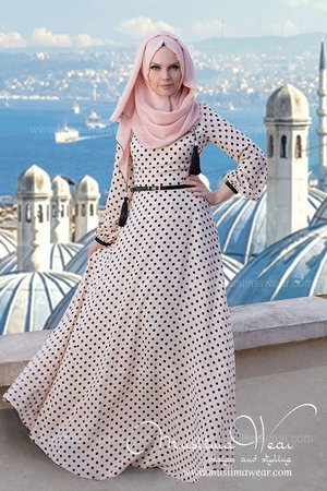 Vemale.com: 7 Ide Hijab Fashion Cantik dengan Motif Polkadot