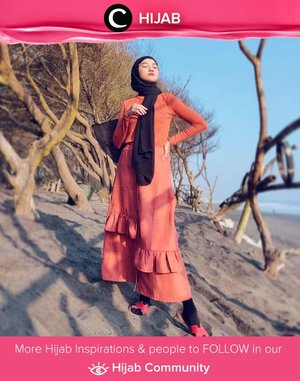 Stay comfortable in bright colored outfit like Clozetter @arihastari! Simak inspirasi gaya Hijab dari para Clozetters hari ini di Hijab Community. Yuk, share juga gaya hijab andalan kamu.