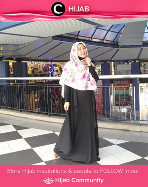 When a black long dress meet a pattern hijab. Simak inspirasi gaya Hijab dari para Clozetters hari ini di Hijab Community. Image shared by Star Clozetter @lisnaardhini. Yuk, share juga gaya hijab andalan kamu