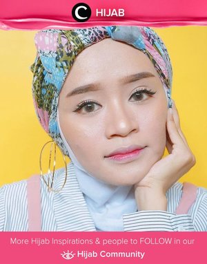 Makeup boleh minimalis, tetapi outfitmu tetap harus on point. Gaya turban bermotif dan hoop  earrings ini bisa kamu tiru, Clozetters. Simak inspirasi gaya Hijab dari para Clozetters hari ini di Hijab Community. Image shared by Clozetter : @suniims. Yuk, share juga gaya hijab andalan kamu. 