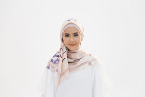 Tutorial Hijab untuk Baju Putih Polos
