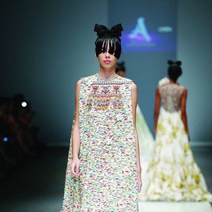 Dari gaya edgy ala @texsaverio, hingga gaun cantik dari @albertyanuarworld membuat Jakarta Fashion Week lalu salah satu acara yang tidak boleh dilewatkan oleh fashion enthusiast. Yuk simak rekap koleksi dari @jfwofficial 2016 yang lalu di sini bit.ly/FashionWeek16

#ClozetteID #JFW2016