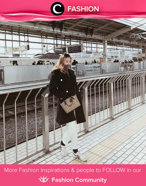 Throwback to last winter in Japan. Clozetter @fbelindaa made a cool appearance in black coat and white pants. Simak Fashion Update ala clozetters lainnya hari ini di Fashion Community. Yuk, share outfit favorit kamu bersama Clozette.