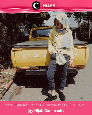 She looks cosy and stylish in this cute joggers/sweater combination. Simak inspirasi gaya Hijab dari para Clozetters hari ini di Hijab Community. Image shared by Clozetter: @karinaorin. Yuk, share juga gaya hijab andalan kamu