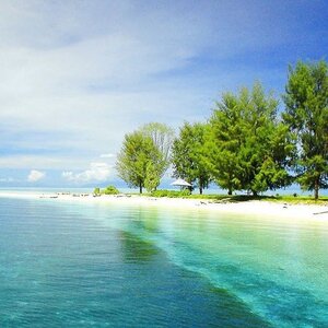 Pulau Dodola ini salah satu pulau cantik di Indonesia timur yang belum banyak diketahui orang, Clozetters. Baca rekomendasi beragam tempat liburan seru di sekitar Indonesia Timur lainnya dari #ClozetteAmbassador @ayupratiwi, yuk di sini bit.ly/indonesiatimur (image courtesy vacationspotindonesia.wordpress.com)

#ClozetteID #holiday #indonesia #pulauindonesia #visitindonesia #indonesiaisland