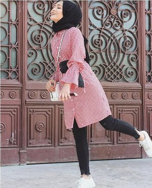 Striped pants and ruffle blouses hijab outfits – Just Trendy Girls