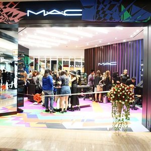 Congrats for The 1st Free Standing Store @maccosmetics at Plaza Indonesia ❤❤❤
So excited to be here💄
.
.
#clozetteid #macavaf #maccosmeticsid