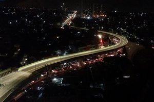 Nikmati Pemandangan Cantik Jakarta Malam Hari di Hotel Ini 