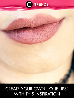 No need surgery or any weird ritual, just a few makeup tricks would make your lips look like Kylie! http://bit.ly/1Qojh5n. Atau cek juga kurasi dengan tema lainnya di sini http://bit.ly/ClozetteTrends.